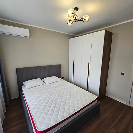 Elena Place Apartment *